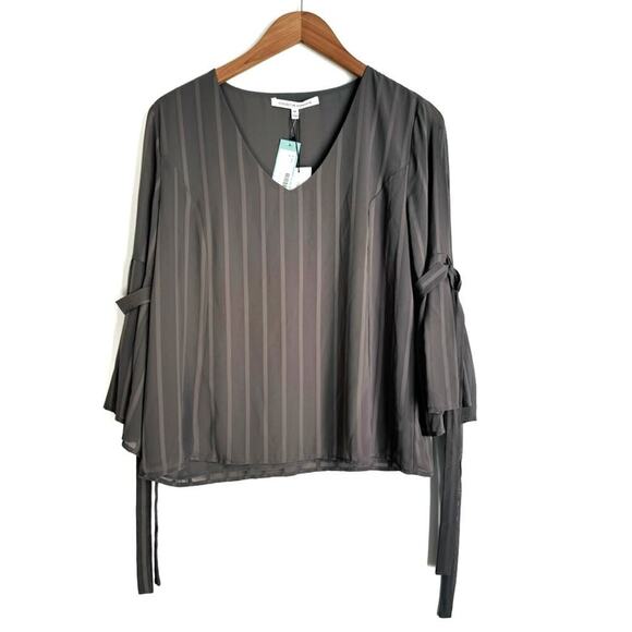 🆕 Collective Concepts for Stitch Fix striped grey Florence bell sleeve blouse - Picture 1 of 8
